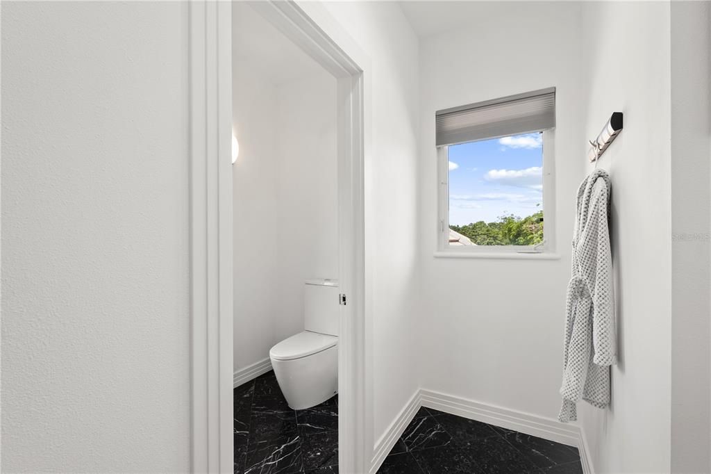 For Sale: $3,099,000 (5 beds, 4 baths, 6443 Square Feet)