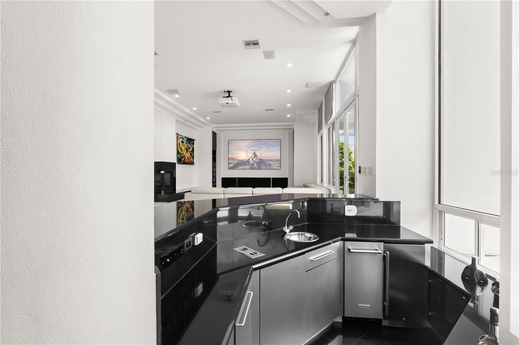 For Sale: $3,099,000 (5 beds, 4 baths, 6443 Square Feet)