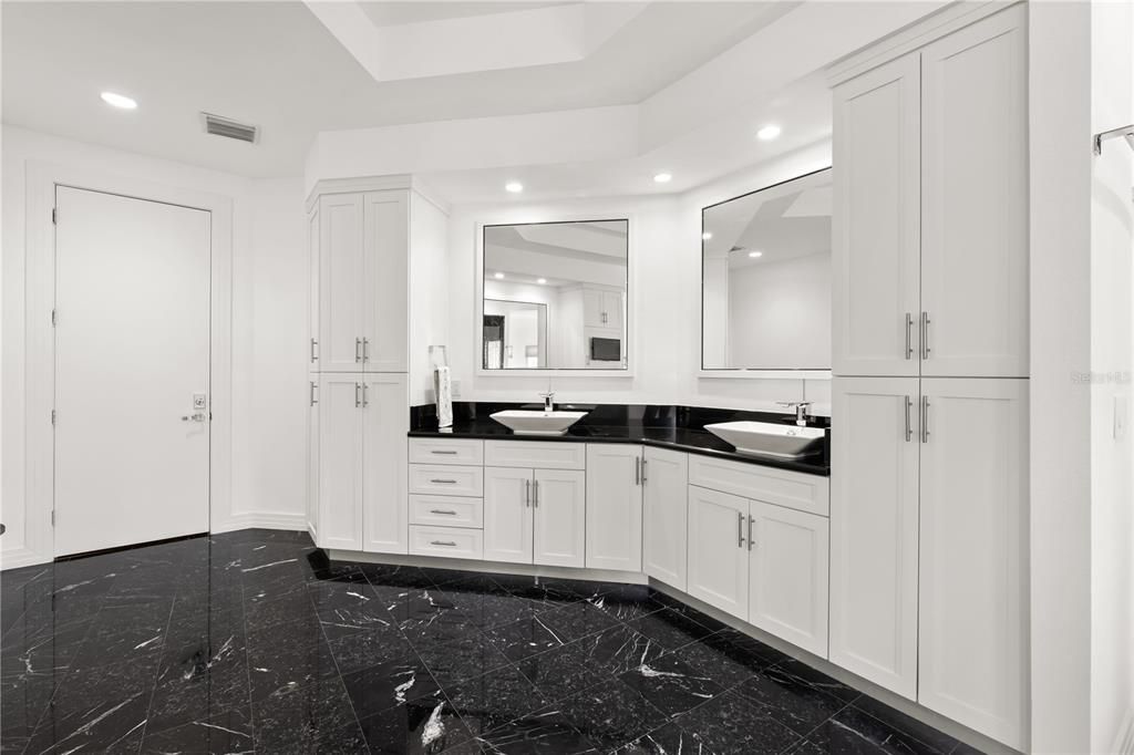 For Sale: $3,099,000 (5 beds, 4 baths, 6443 Square Feet)