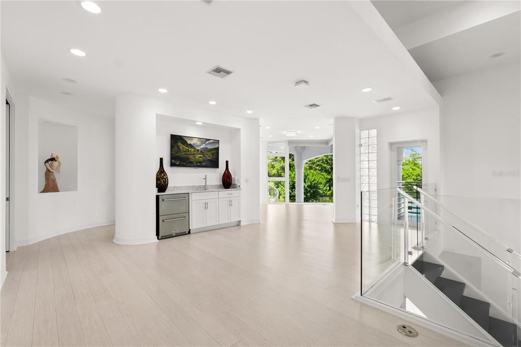 For Sale: $3,099,000 (5 beds, 4 baths, 6443 Square Feet)