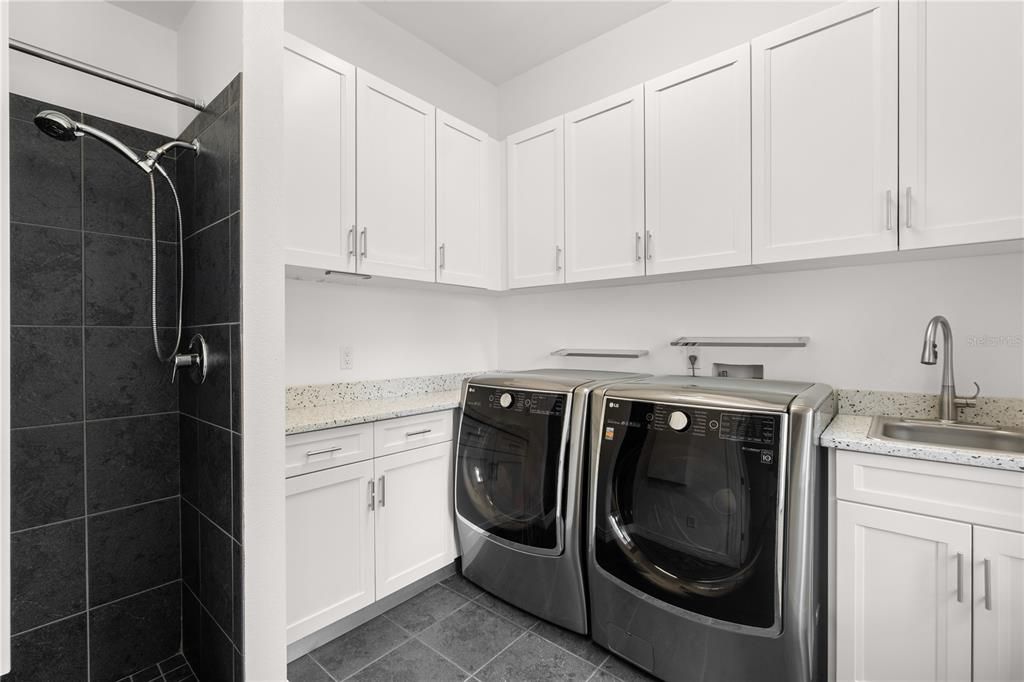 For Sale: $3,099,000 (5 beds, 4 baths, 6443 Square Feet)