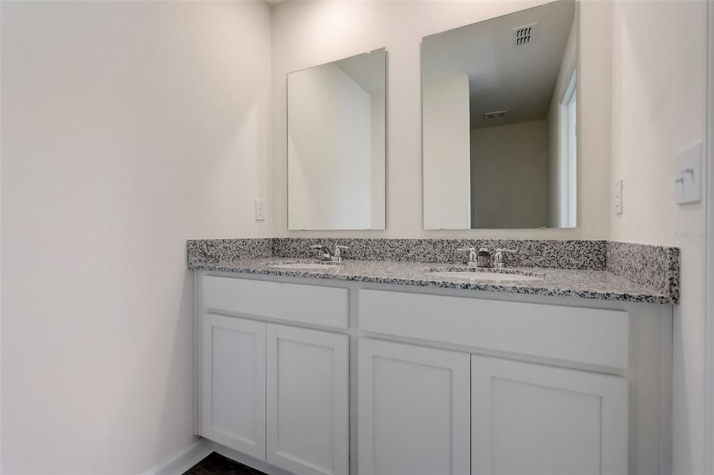 For Sale: $239,888 (3 beds, 2 baths, 1477 Square Feet)