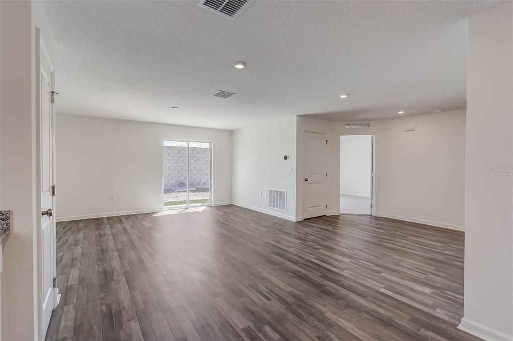 For Sale: $239,888 (3 beds, 2 baths, 1477 Square Feet)