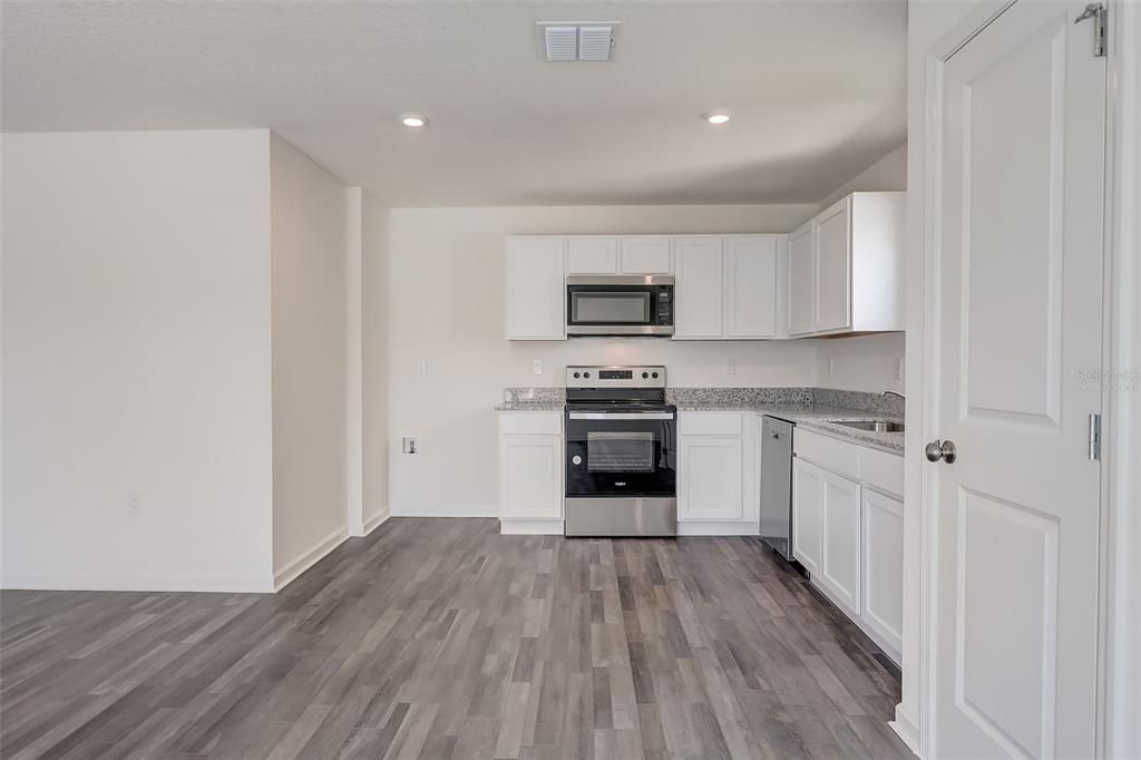 For Sale: $239,888 (3 beds, 2 baths, 1477 Square Feet)