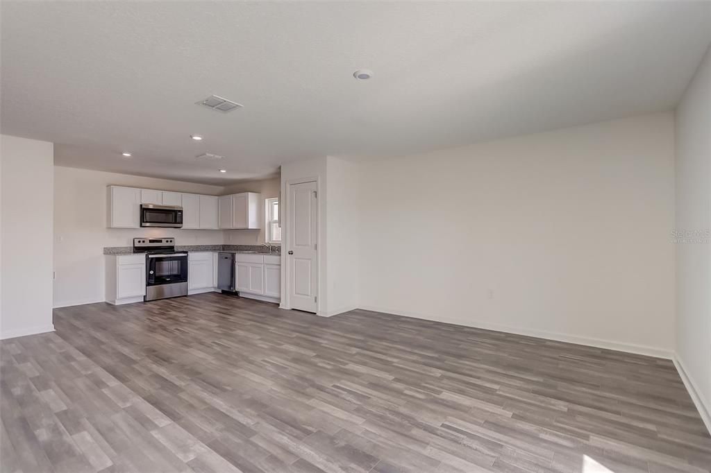 For Sale: $239,888 (3 beds, 2 baths, 1477 Square Feet)