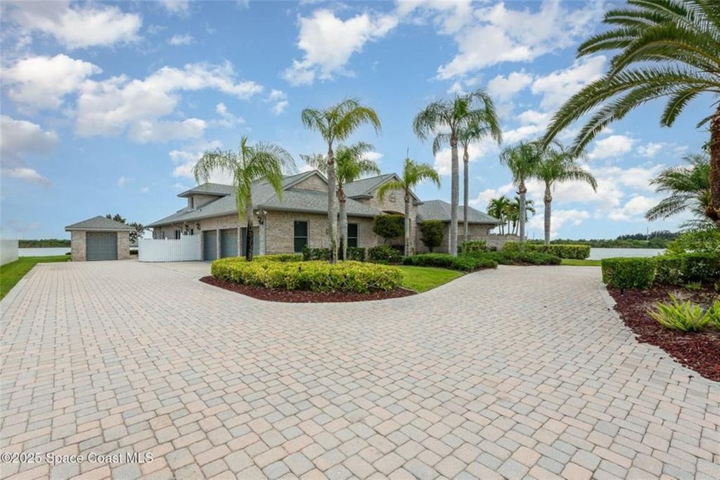 For Sale: $1,125,000 (4 beds, 4 baths, 4074 Square Feet)