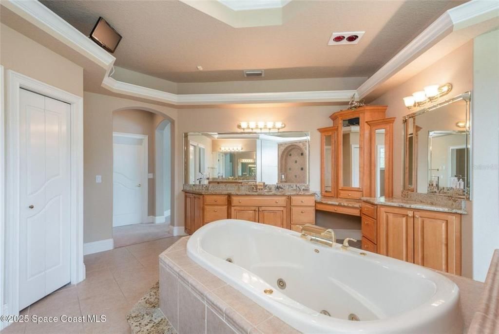 For Sale: $1,125,000 (4 beds, 4 baths, 4074 Square Feet)