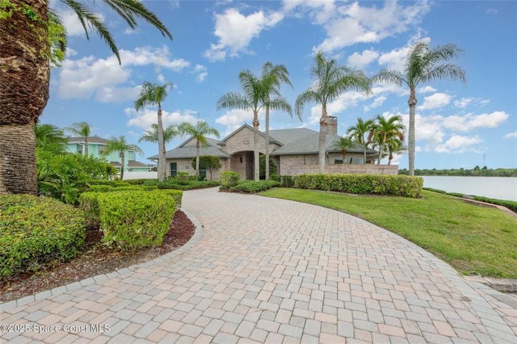 For Sale: $1,125,000 (4 beds, 4 baths, 4074 Square Feet)