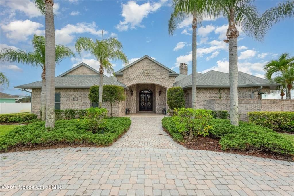 For Sale: $1,125,000 (4 beds, 4 baths, 4074 Square Feet)