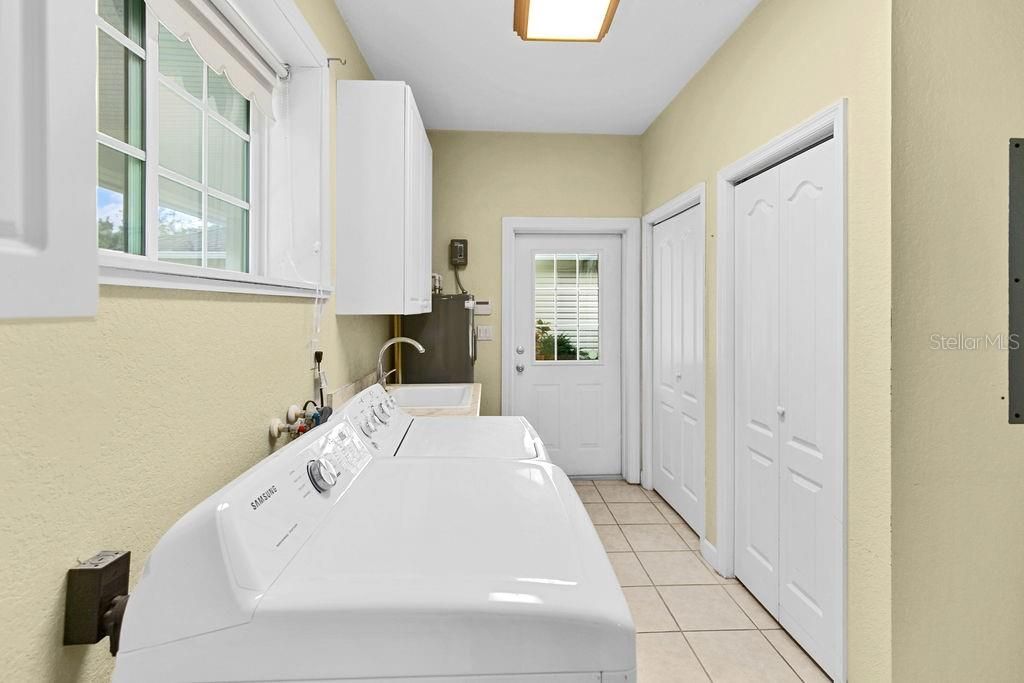 For Sale: $839,900 (3 beds, 2 baths, 2040 Square Feet)