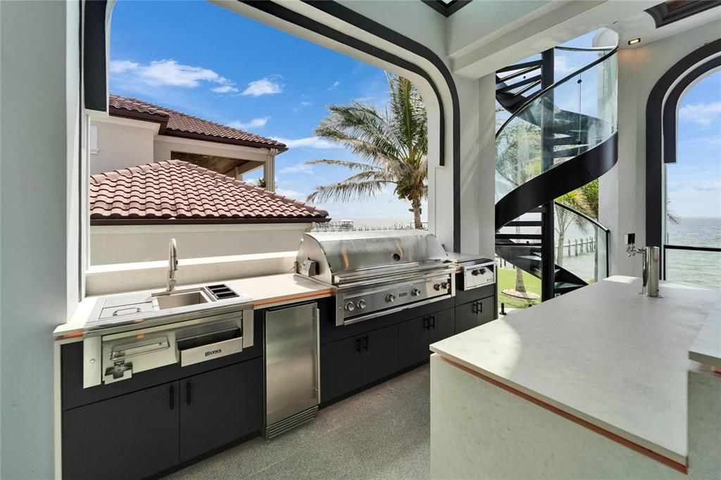 For Sale: $19,999,999 (7 beds, 6 baths, 12896 Square Feet)