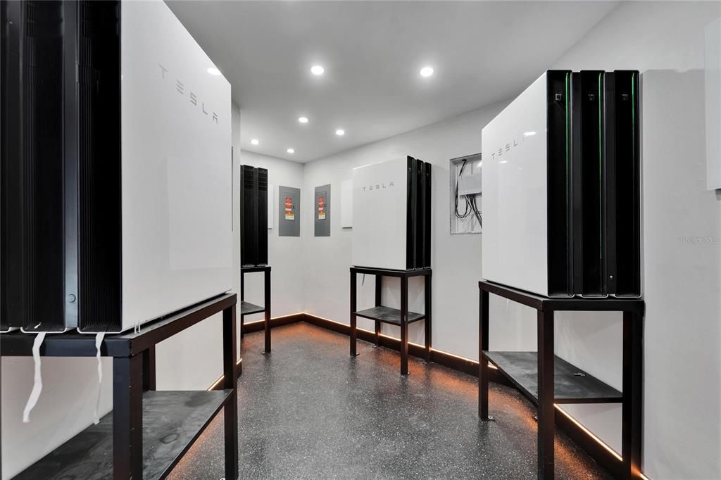 For Sale: $19,999,999 (7 beds, 6 baths, 12896 Square Feet)