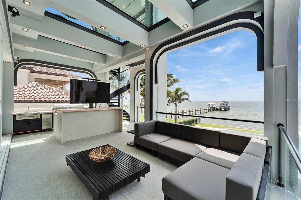 For Sale: $19,999,999 (7 beds, 6 baths, 12896 Square Feet)