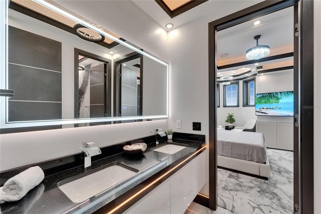 For Sale: $19,999,999 (7 beds, 6 baths, 12896 Square Feet)