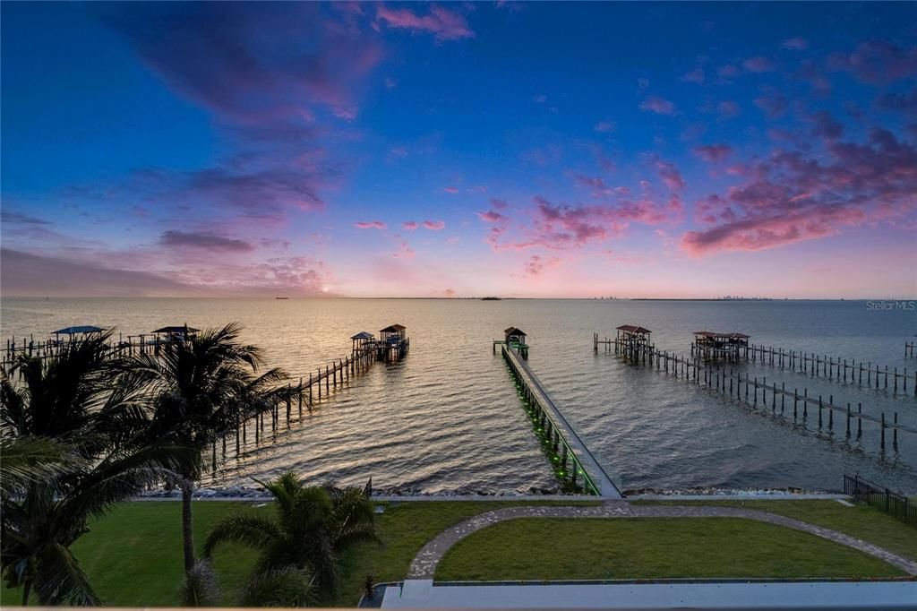 For Sale: $19,999,999 (7 beds, 6 baths, 12896 Square Feet)