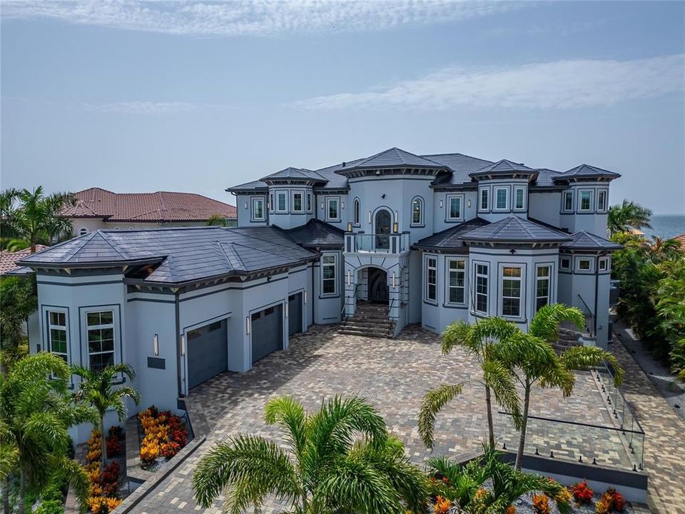 For Sale: $19,999,999 (7 beds, 6 baths, 12896 Square Feet)