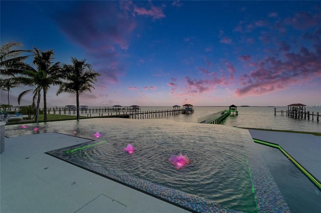 For Sale: $19,999,999 (7 beds, 6 baths, 12896 Square Feet)