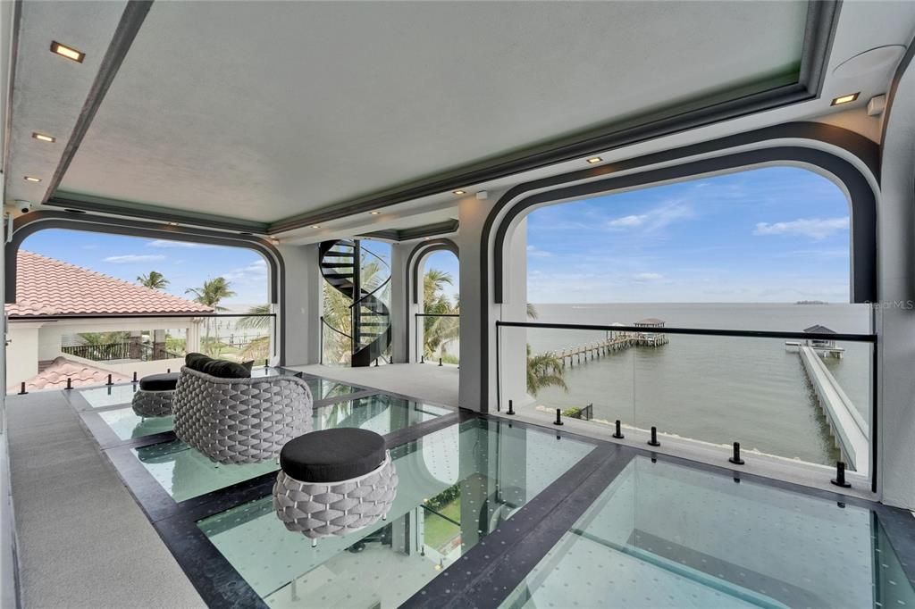 For Sale: $19,999,999 (7 beds, 6 baths, 12896 Square Feet)