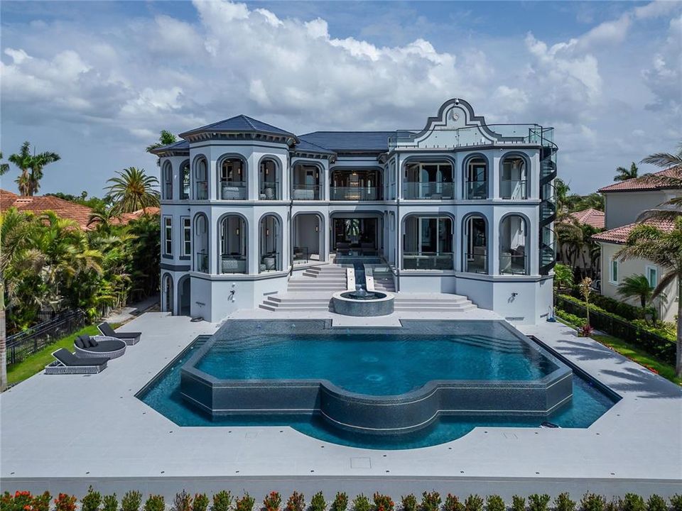 For Sale: $19,999,999 (7 beds, 6 baths, 12896 Square Feet)