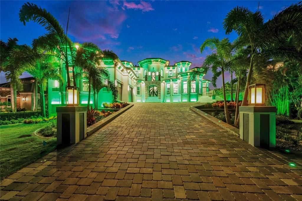 For Sale: $19,999,999 (7 beds, 6 baths, 12896 Square Feet)