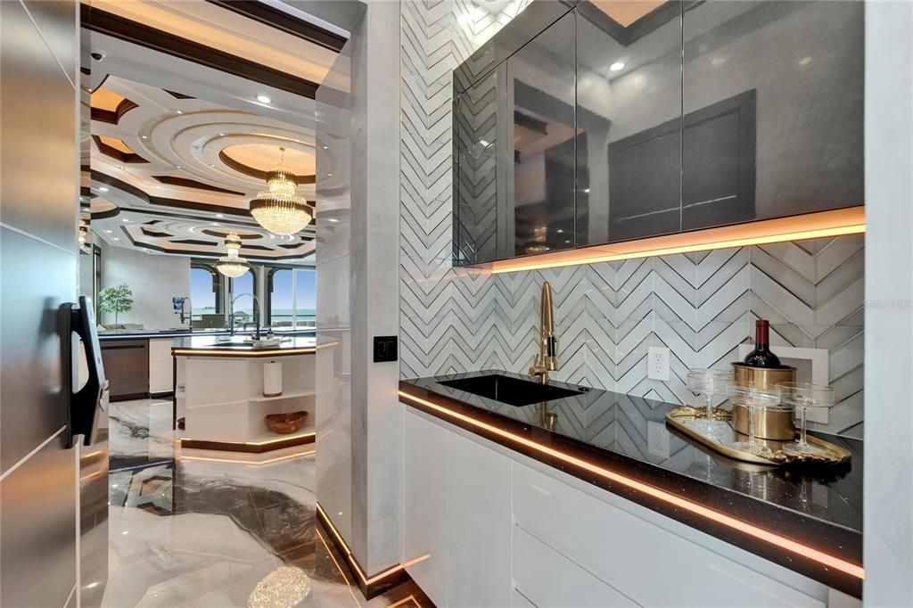 For Sale: $19,999,999 (7 beds, 6 baths, 12896 Square Feet)