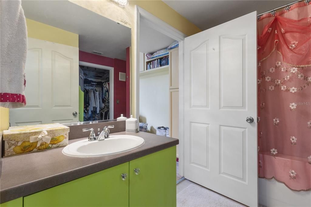 Active With Contract: $350,000 (3 beds, 2 baths, 1529 Square Feet)