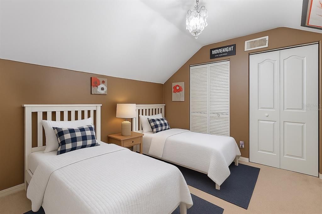 Active With Contract: $350,000 (3 beds, 2 baths, 1529 Square Feet)