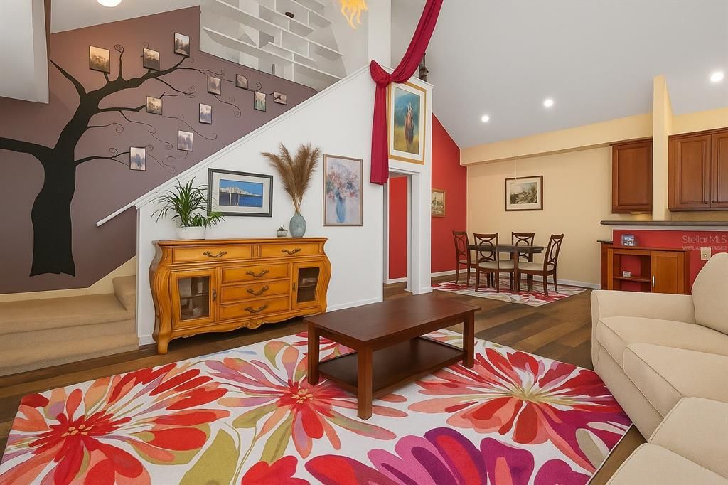 Active With Contract: $350,000 (3 beds, 2 baths, 1529 Square Feet)