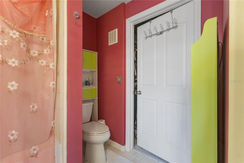 Active With Contract: $350,000 (3 beds, 2 baths, 1529 Square Feet)