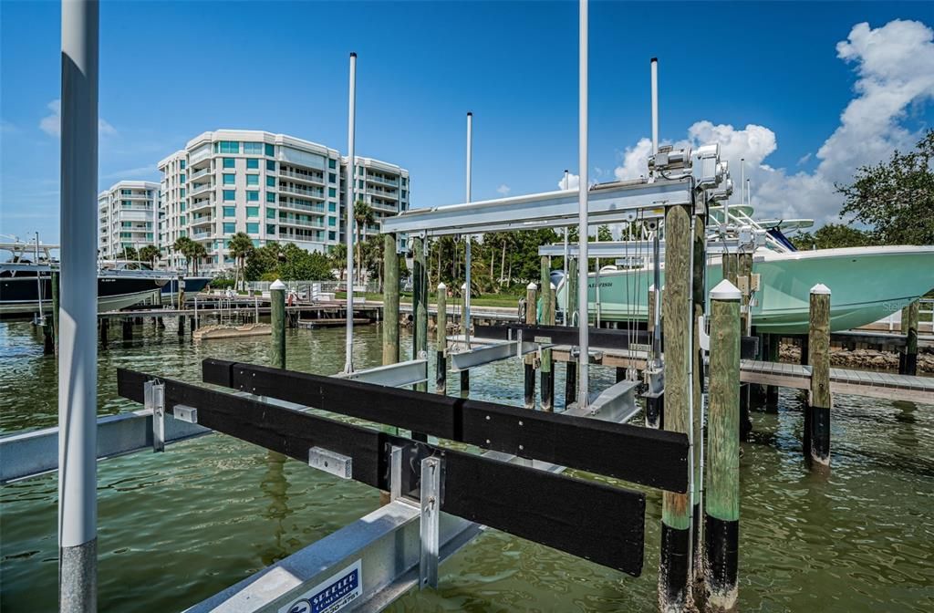 На продажу: $1,795,000 (2 спален, 2 ванн, 2319 Квадратных фут)