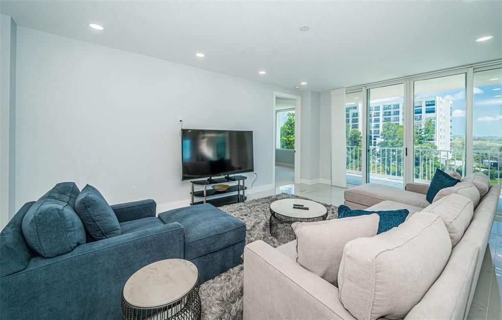 На продажу: $1,795,000 (2 спален, 2 ванн, 2319 Квадратных фут)