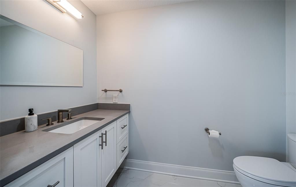 На продажу: $1,795,000 (2 спален, 2 ванн, 2319 Квадратных фут)