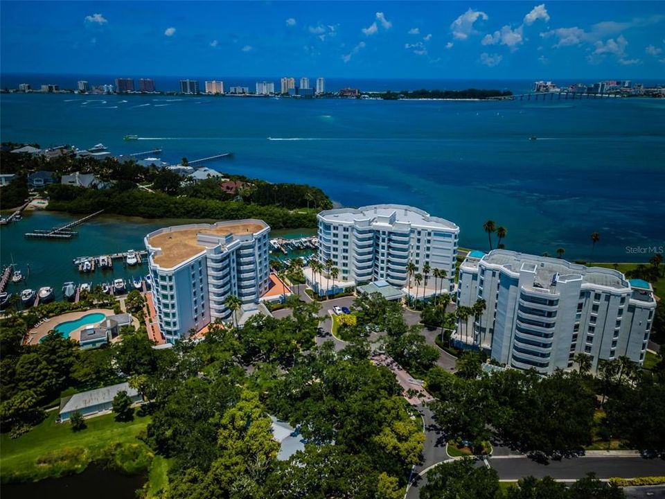 На продажу: $1,795,000 (2 спален, 2 ванн, 2319 Квадратных фут)