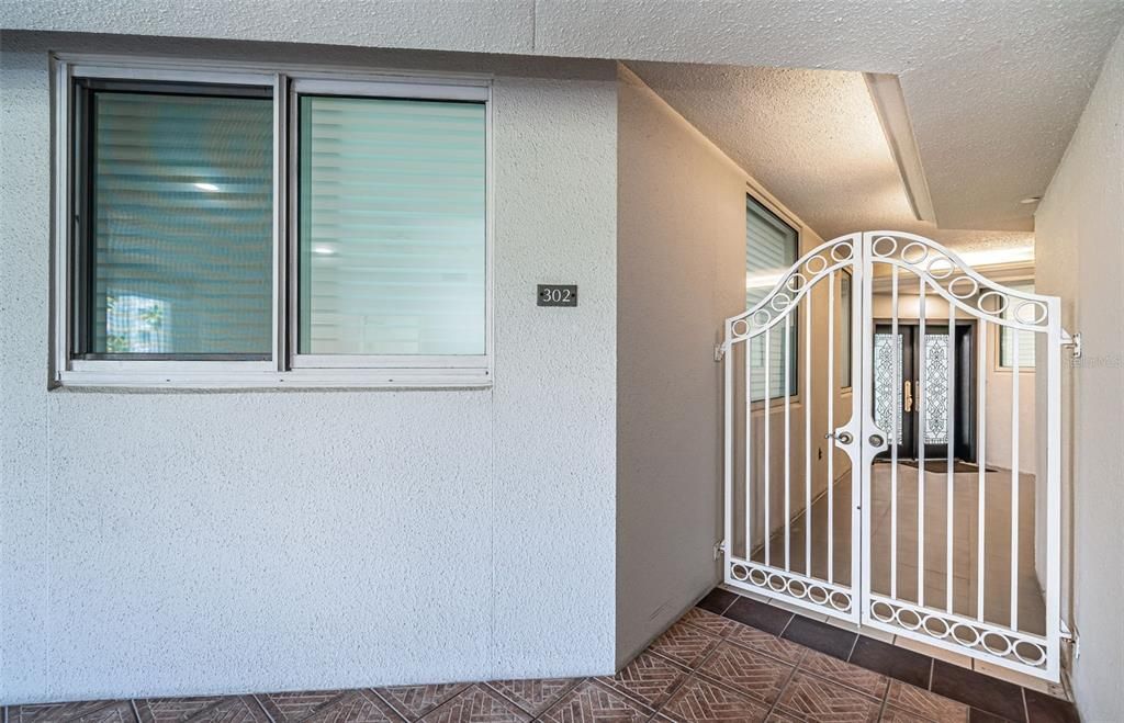 На продажу: $1,795,000 (2 спален, 2 ванн, 2319 Квадратных фут)