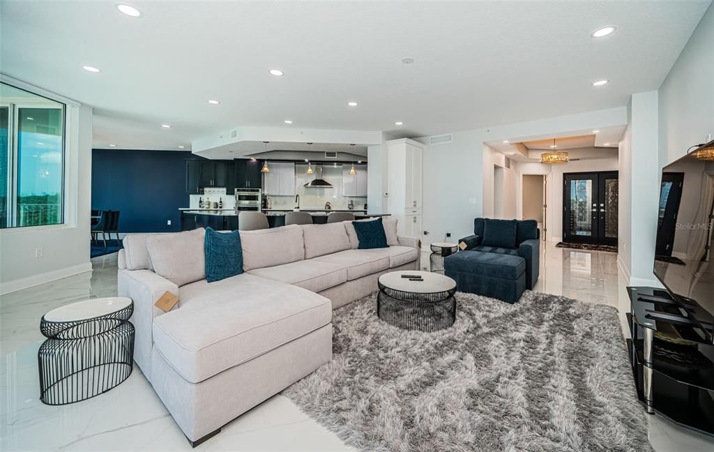 На продажу: $1,795,000 (2 спален, 2 ванн, 2319 Квадратных фут)