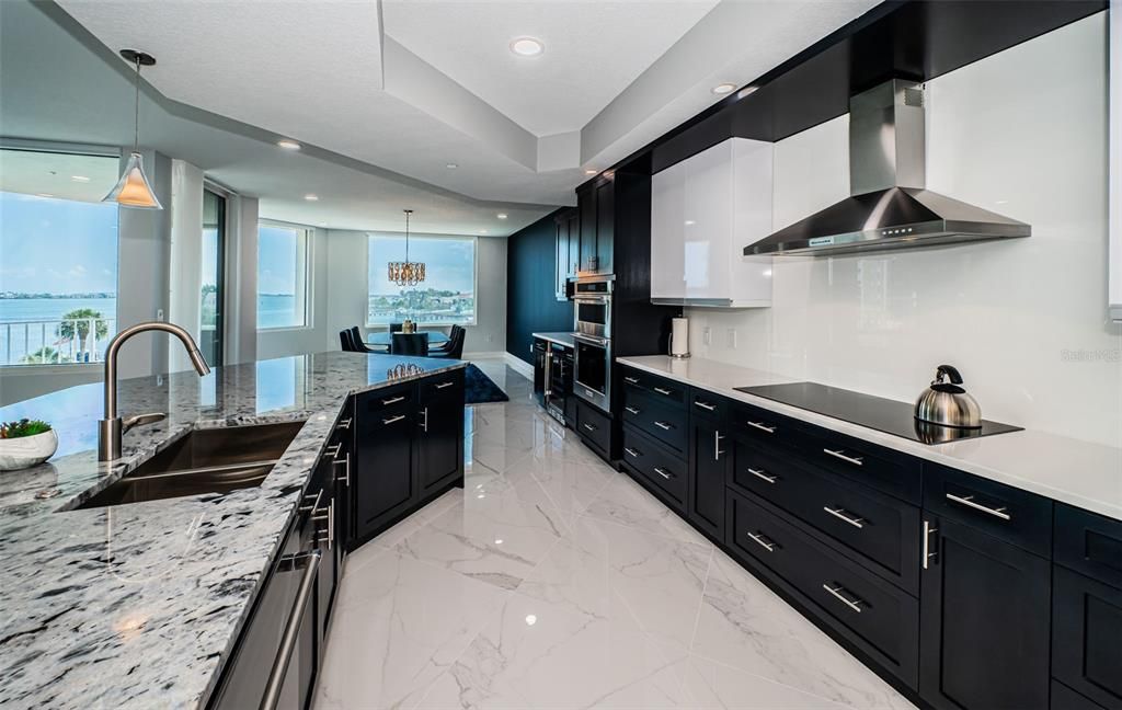 На продажу: $1,795,000 (2 спален, 2 ванн, 2319 Квадратных фут)