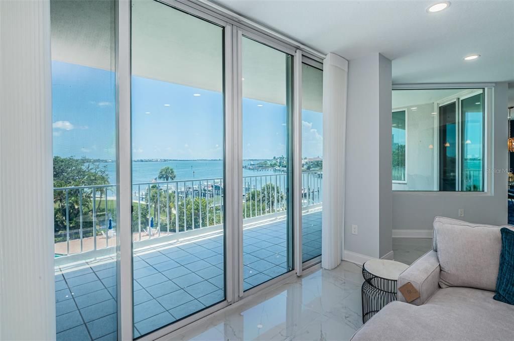 На продажу: $1,795,000 (2 спален, 2 ванн, 2319 Квадратных фут)