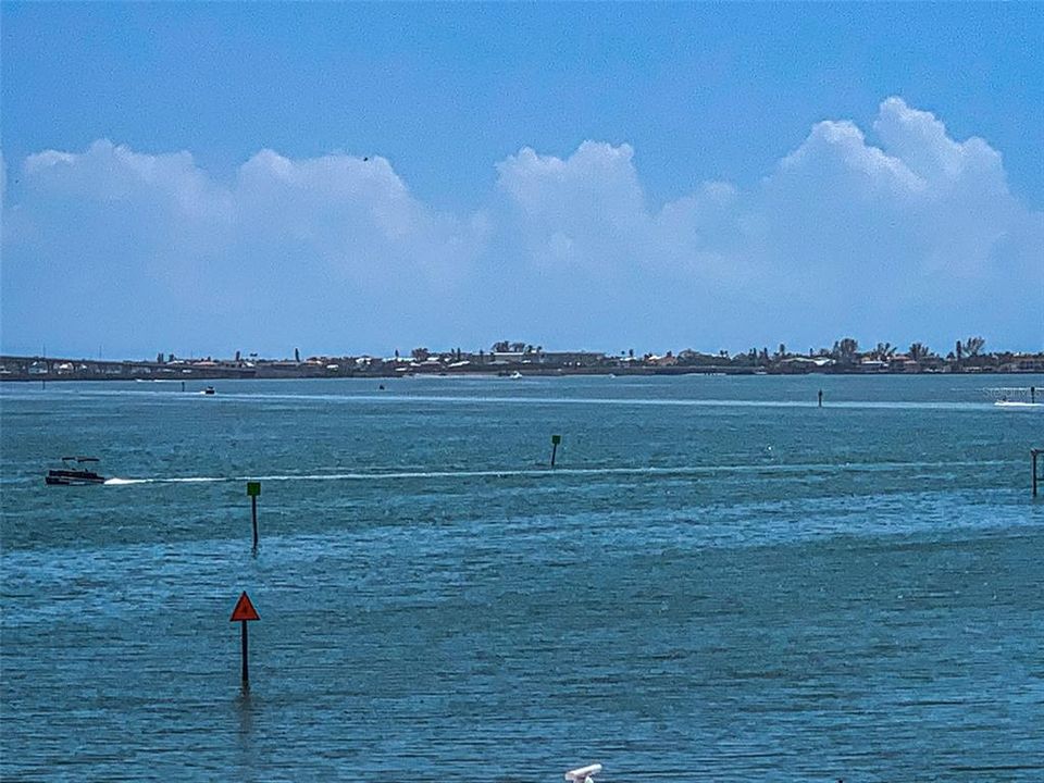 На продажу: $1,795,000 (2 спален, 2 ванн, 2319 Квадратных фут)