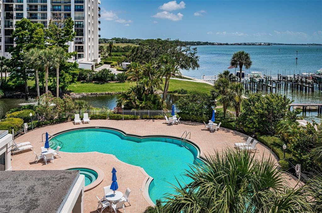 На продажу: $1,795,000 (2 спален, 2 ванн, 2319 Квадратных фут)