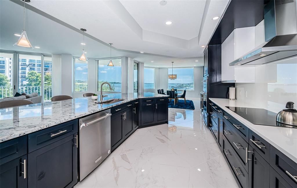 На продажу: $1,795,000 (2 спален, 2 ванн, 2319 Квадратных фут)