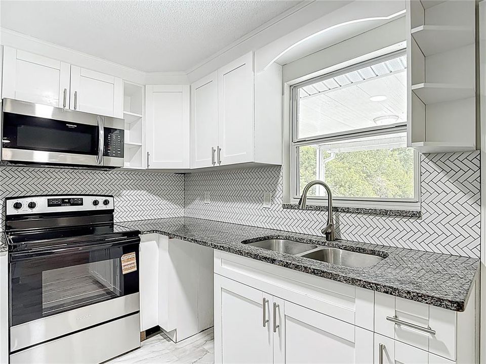 Active With Contract: $225,000 (3 beds, 2 baths, 1116 Square Feet)