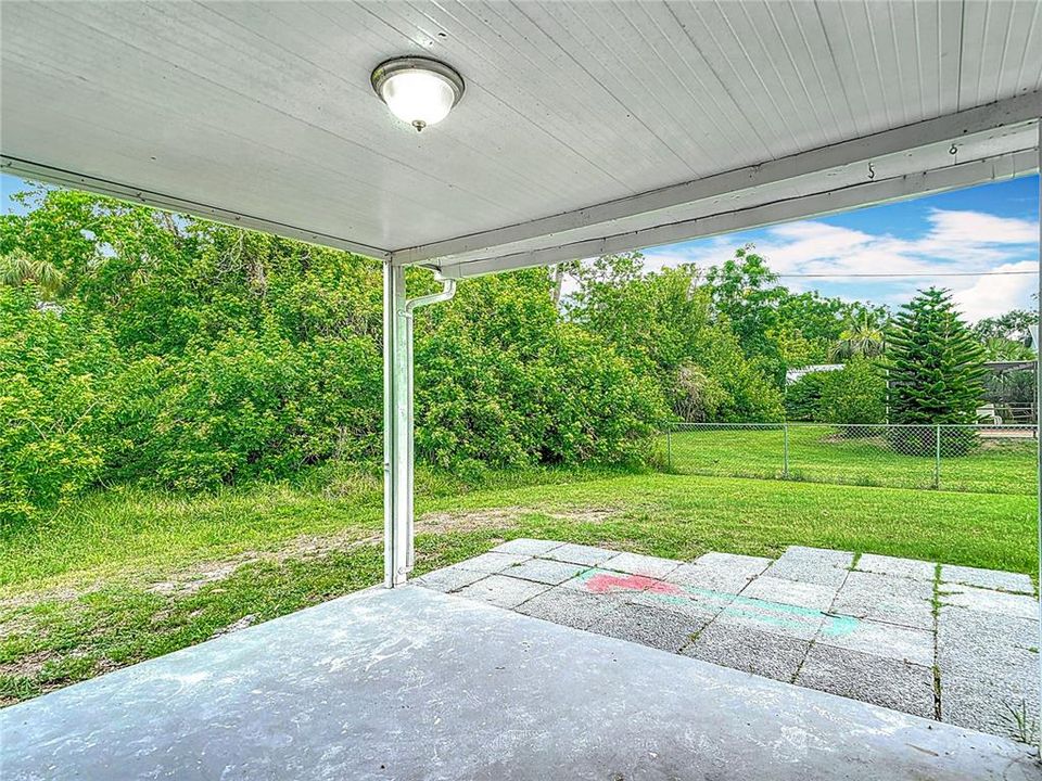 Active With Contract: $225,000 (3 beds, 2 baths, 1116 Square Feet)