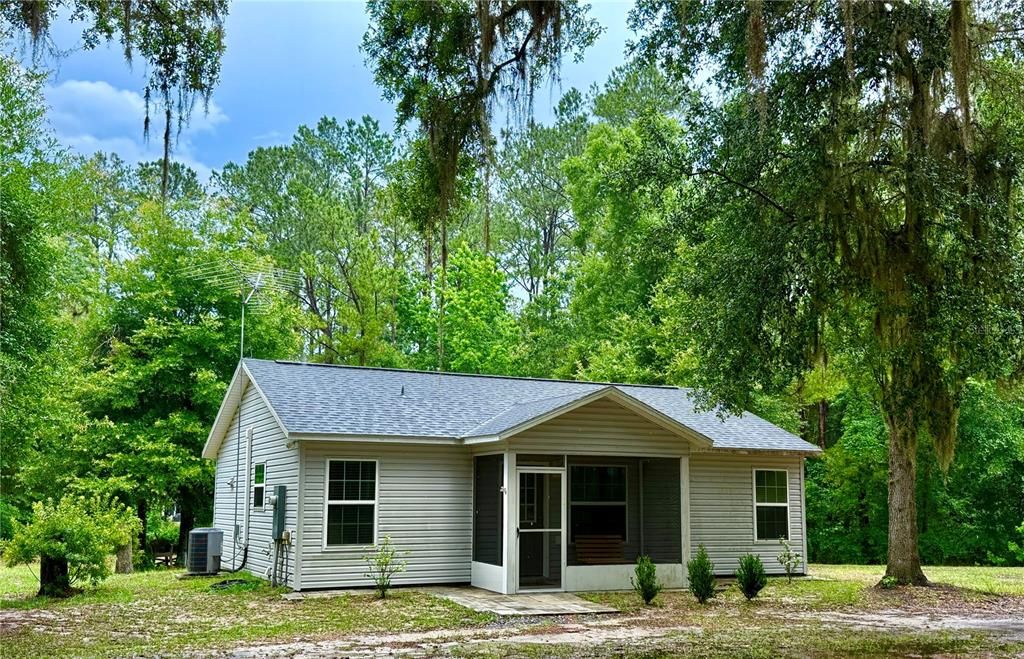 最近售出: $349,900 (2 贝兹, 1 浴室, 900 平方英尺)