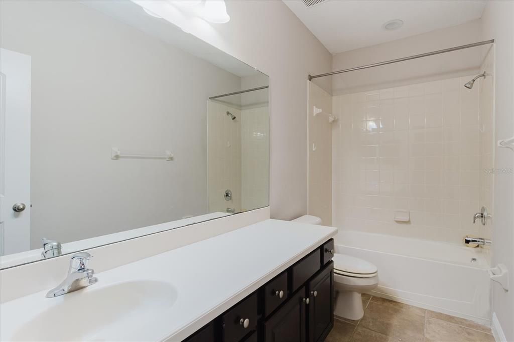 待售: $585,000 (5 贝兹, 3 浴室, 3440 平方英尺)