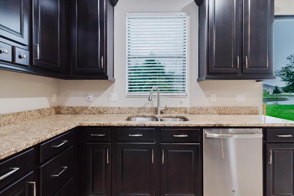 待售: $585,000 (5 贝兹, 3 浴室, 3440 平方英尺)