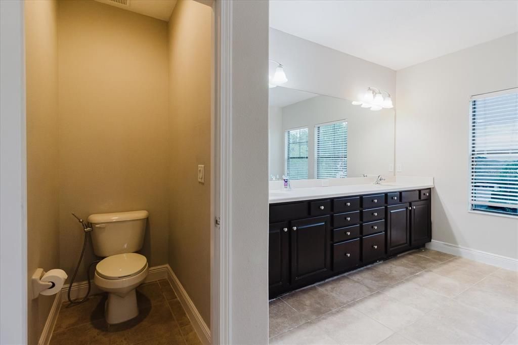 待售: $585,000 (5 贝兹, 3 浴室, 3440 平方英尺)