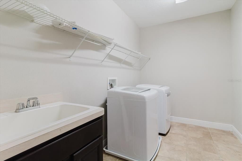 待售: $585,000 (5 贝兹, 3 浴室, 3440 平方英尺)