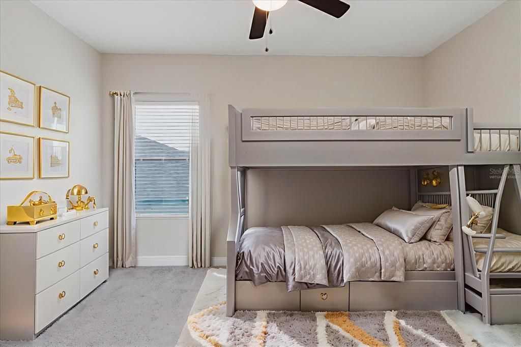 待售: $585,000 (5 贝兹, 3 浴室, 3440 平方英尺)