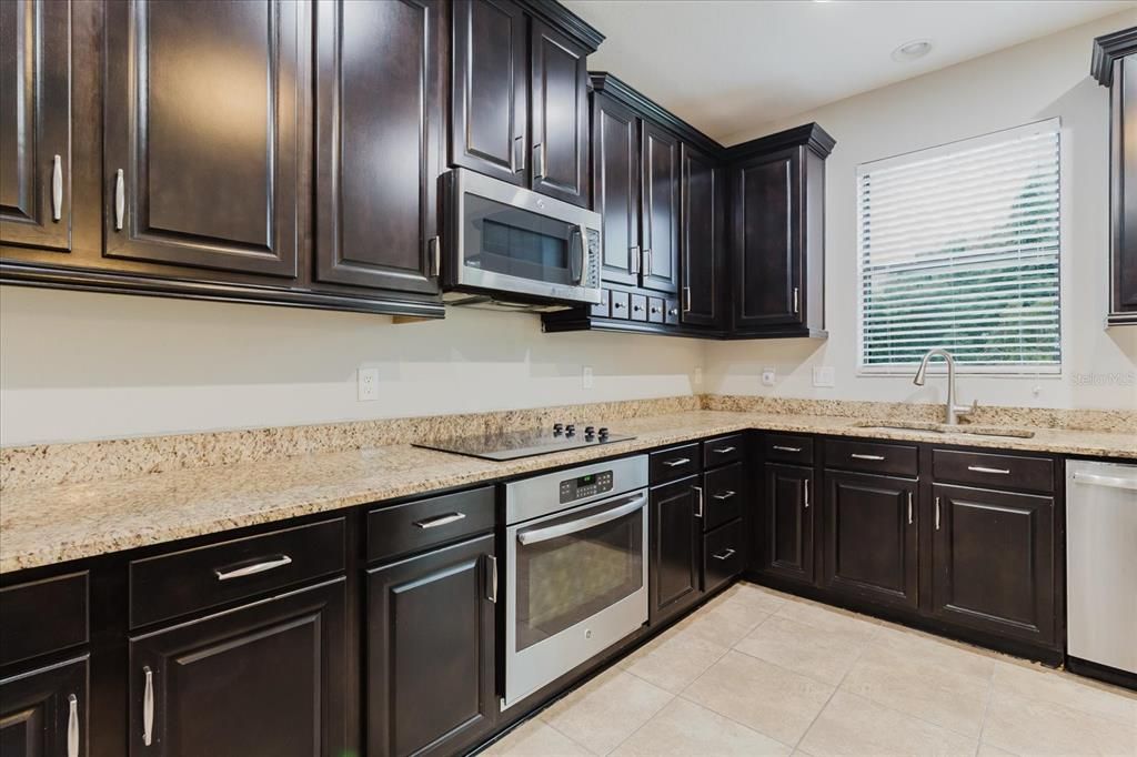 待售: $585,000 (5 贝兹, 3 浴室, 3440 平方英尺)