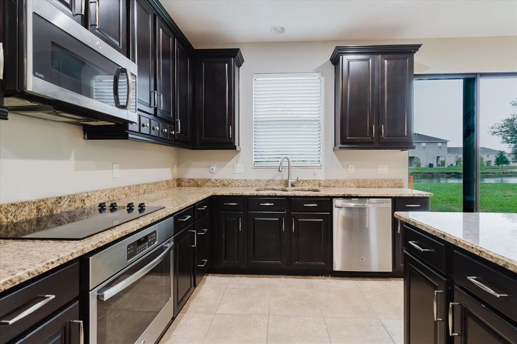 待售: $585,000 (5 贝兹, 3 浴室, 3440 平方英尺)